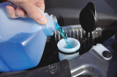 Tầm quan trọng của việc sử dụng nước rửa kính ôtô